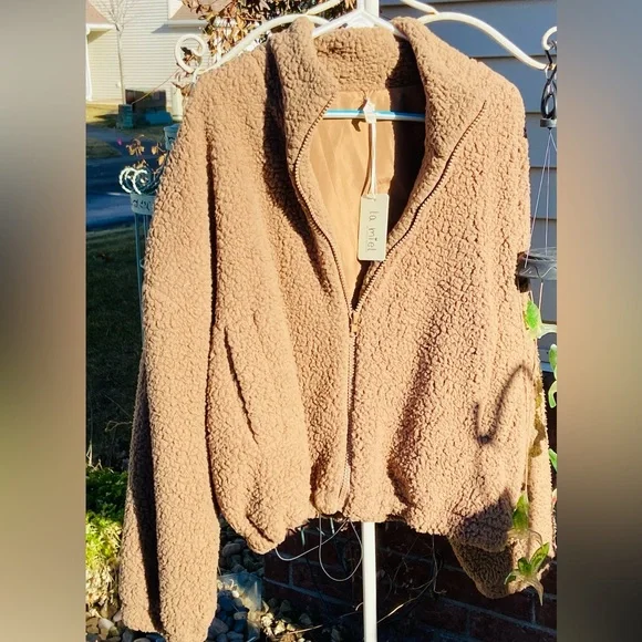 LaMiel NWT Sz-L Tan Faux Sherpa/Silk Lightweight & Cozy Spring/Fall/Night Jacket - Picture 5 of 16